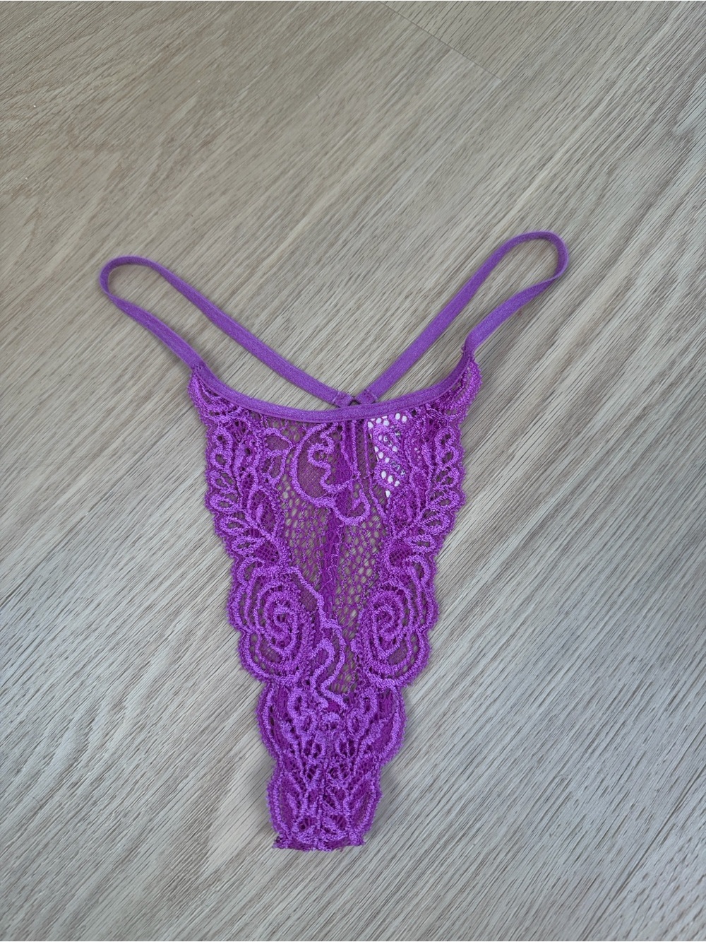 2004 Y2K Vintage Victoria’s Secret Low Rise V-String Lace Panty S